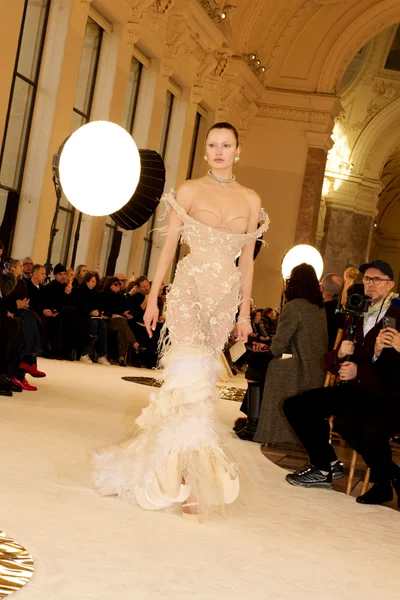 Look 11